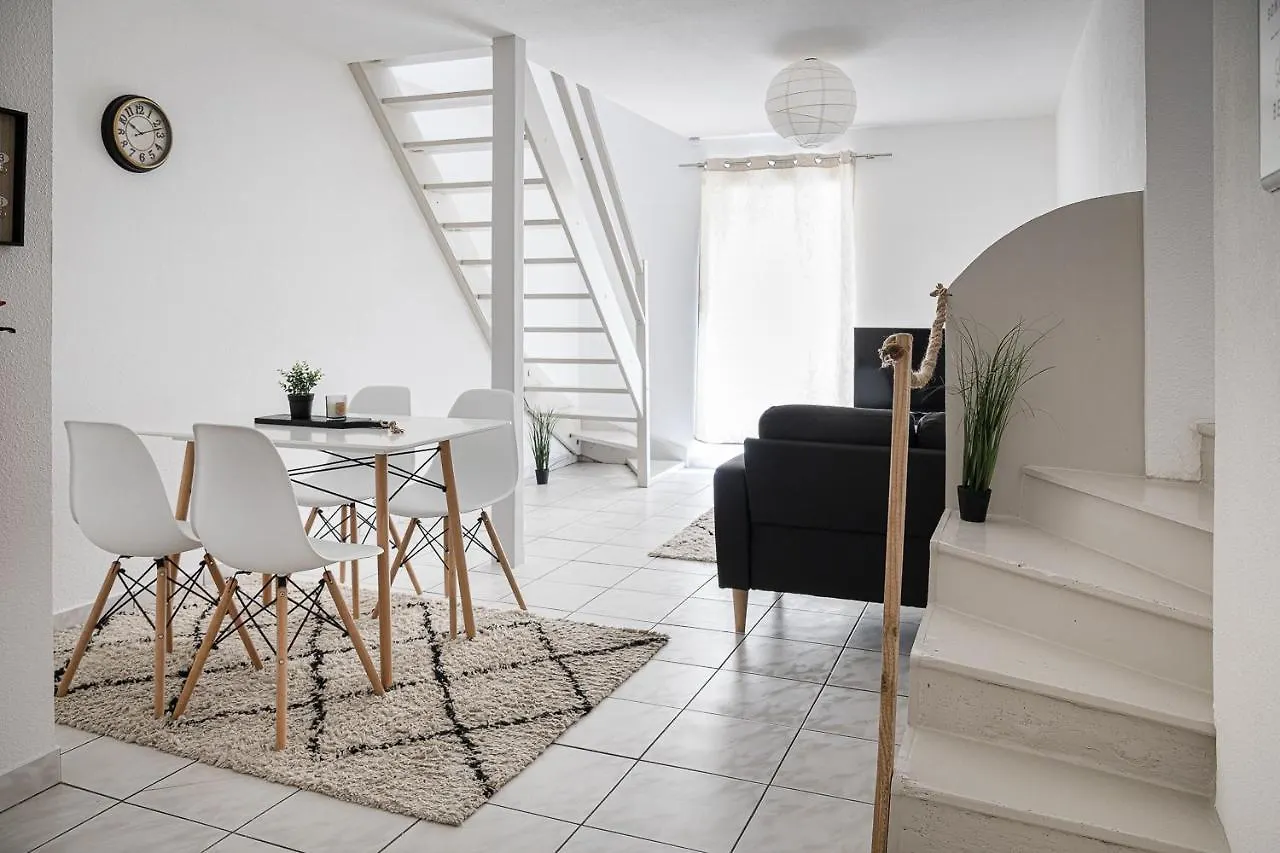Le Beauvoir contacts